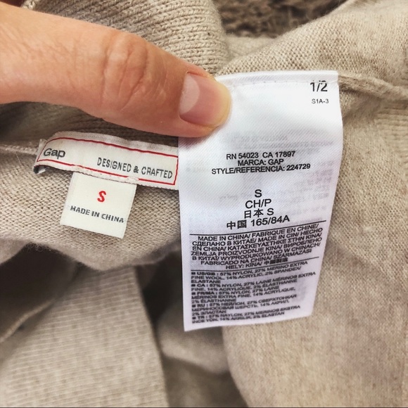 GAP beige v neck sweater - Picture 3 of 8